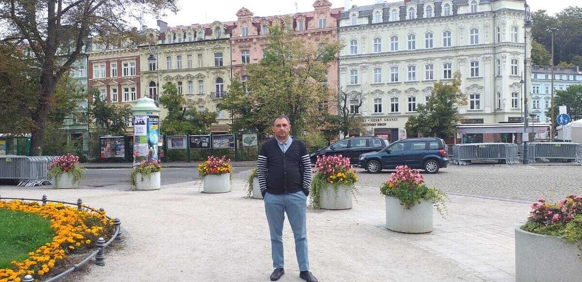  21064604  Rovshan, 48 ,    Praha