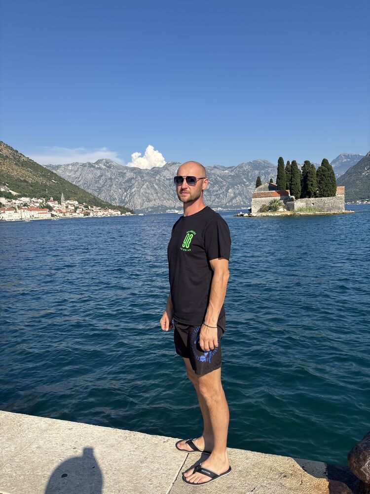  53707964  Pavel, 45 ,    