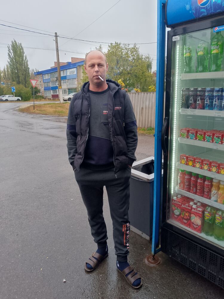  48332814  Andrei, 37 ,    