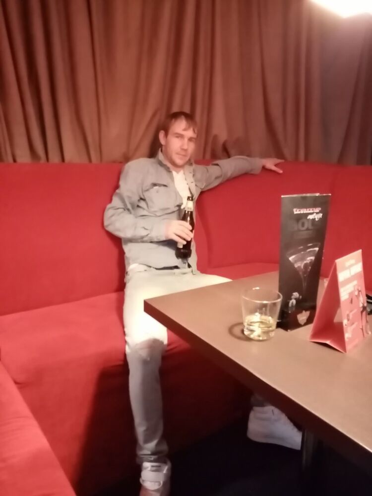  24117034  Vitalii, 34 ,    