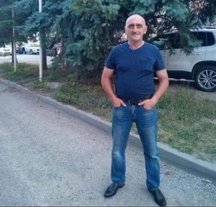  ,   Armen, 52 ,   ,   