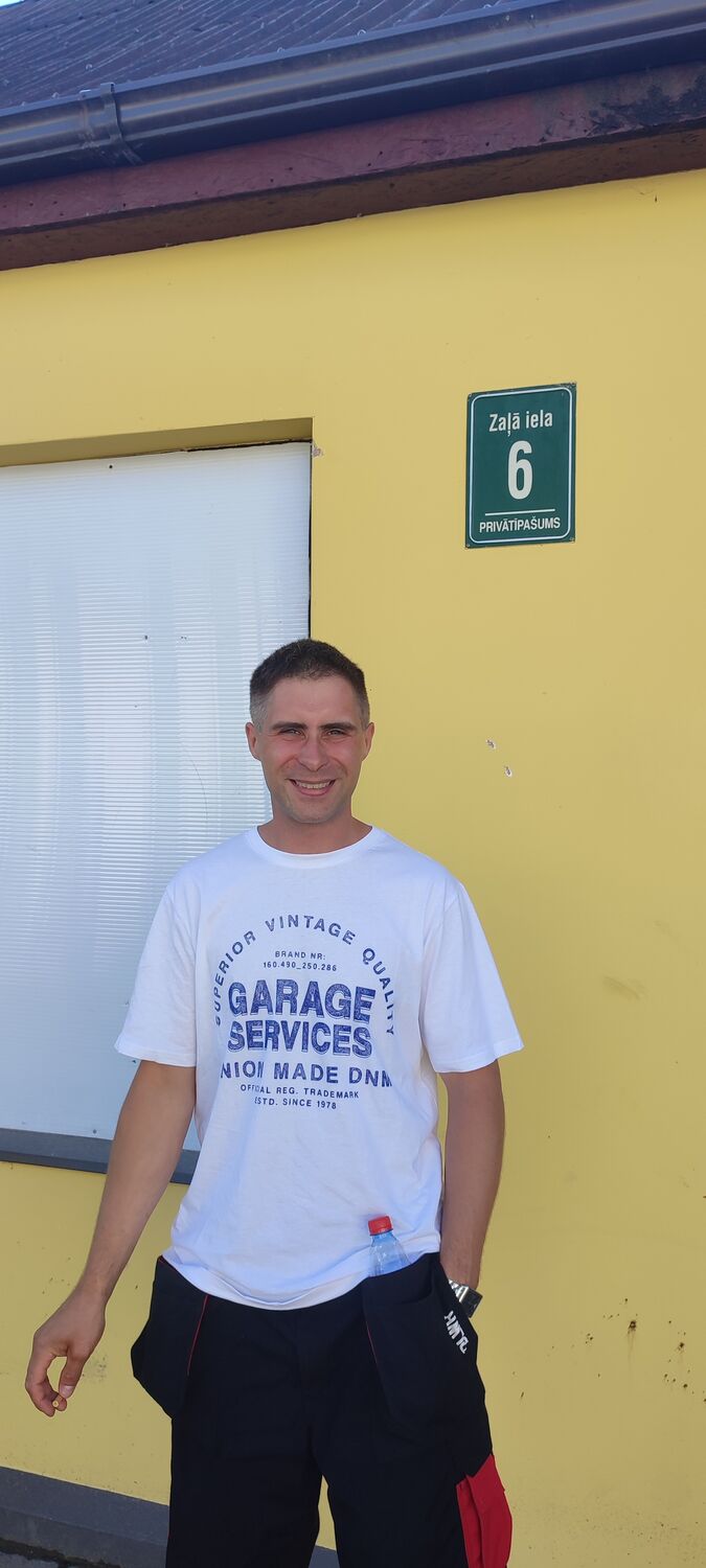  47348814  Andrew, 33 ,    