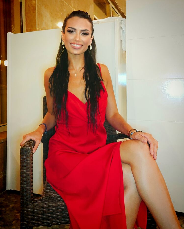  ,   Naya, 32 ,     