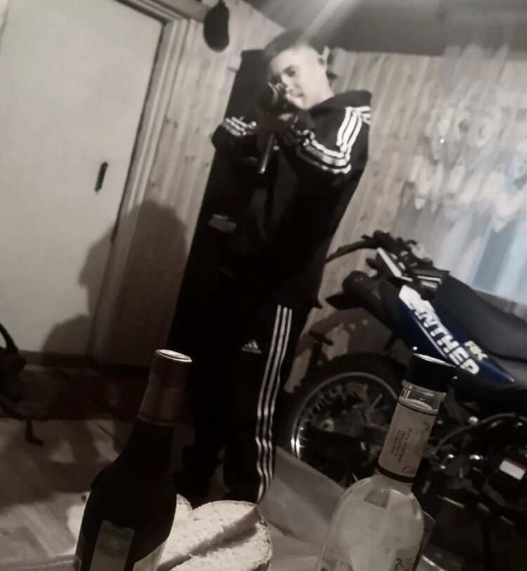  43526584  , 19 ,    -