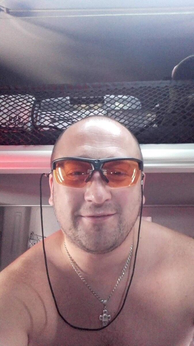  15550744  NIK, 38 ,    