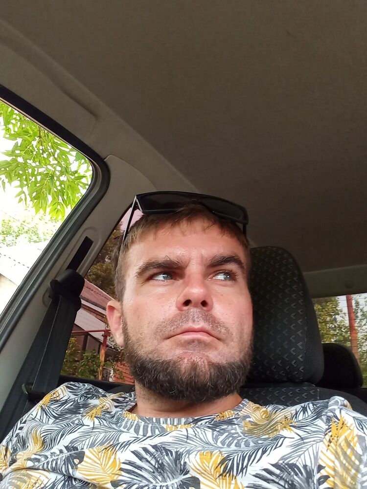  37819194  Ivan, 33 ,    