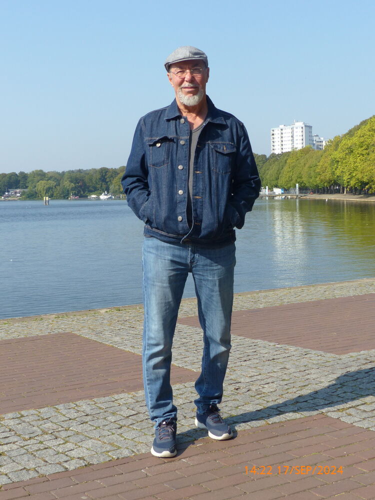  49285754  Hristo, 73 ,    