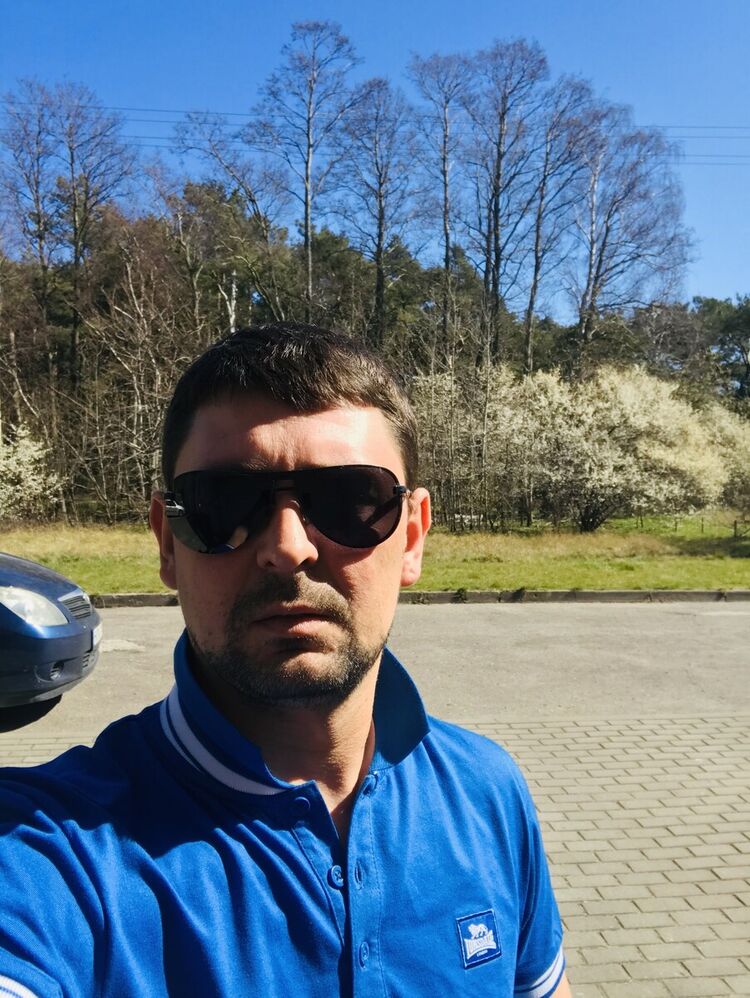  ,   Aleks, 41 ,  