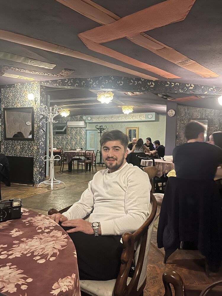  47652574  Giorgi, 25 ,    