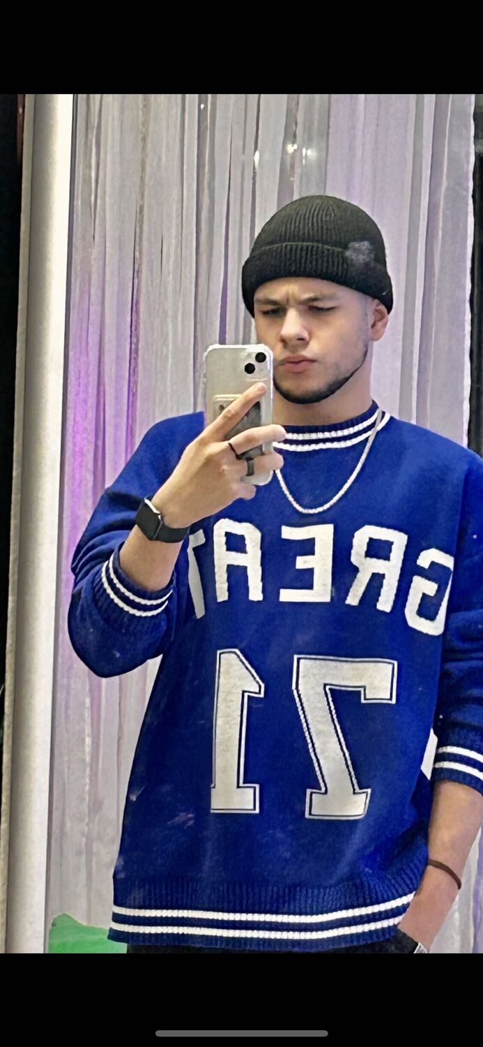  39608484  Armani, 20 ,    