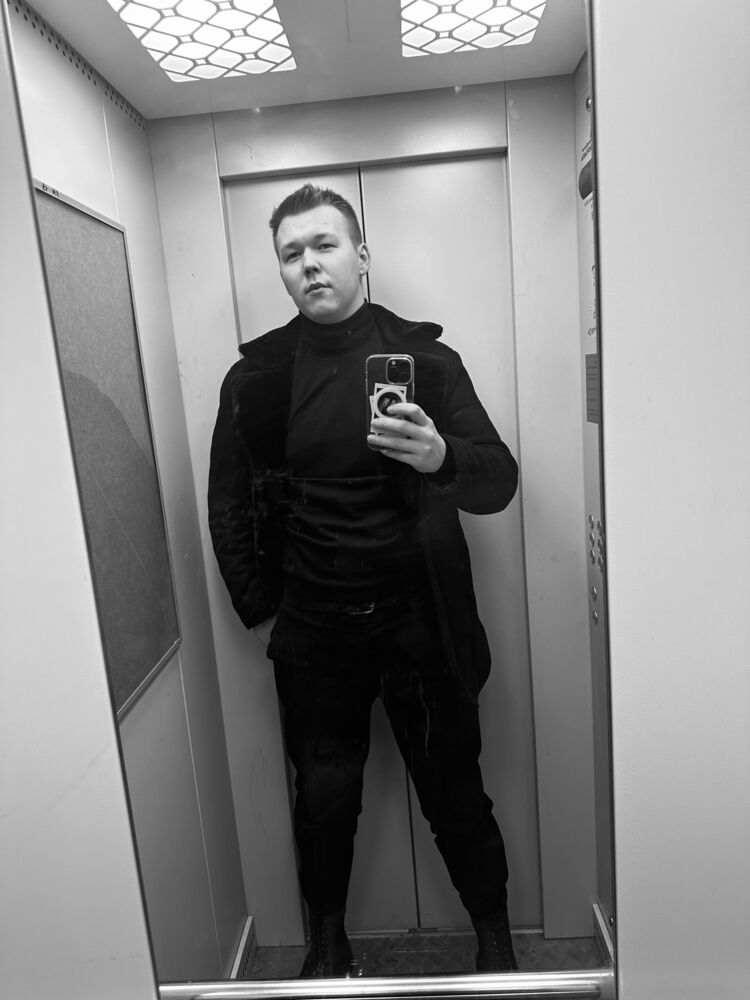  52801084  , 24 ,    -