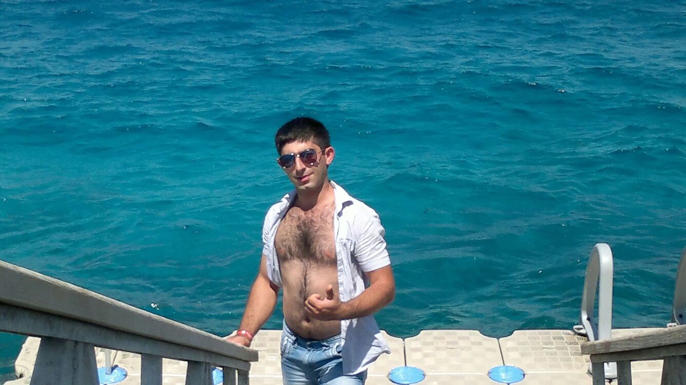  ,   Artur, 37 ,   ,   , c , 