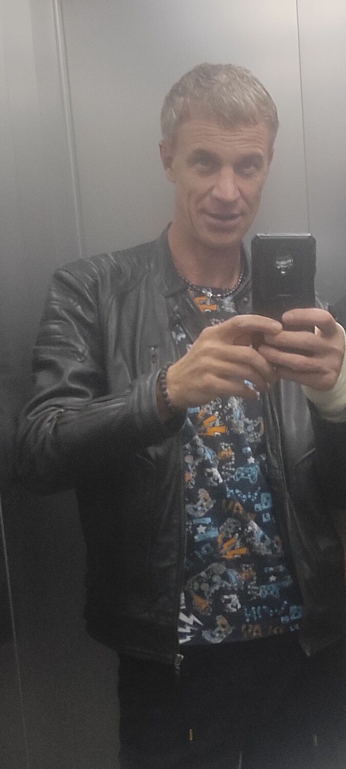  54349764  Pavel, 46 ,    