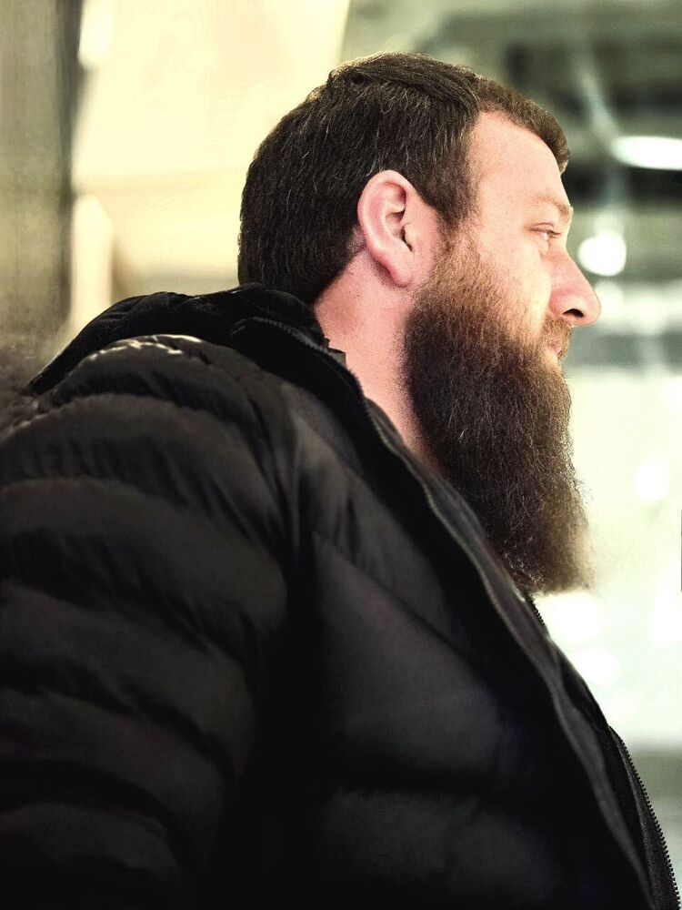  53528294  Rudolf, 33 ,    