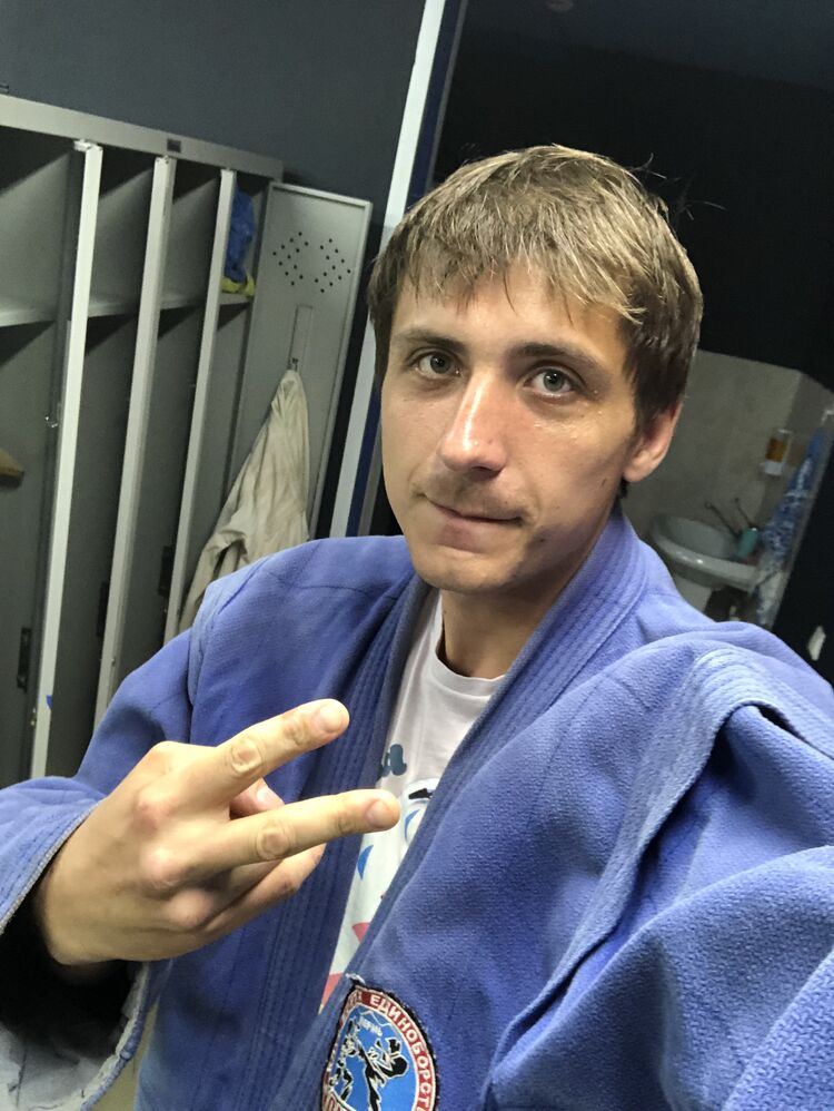  39329304  Alexander, 33 ,    