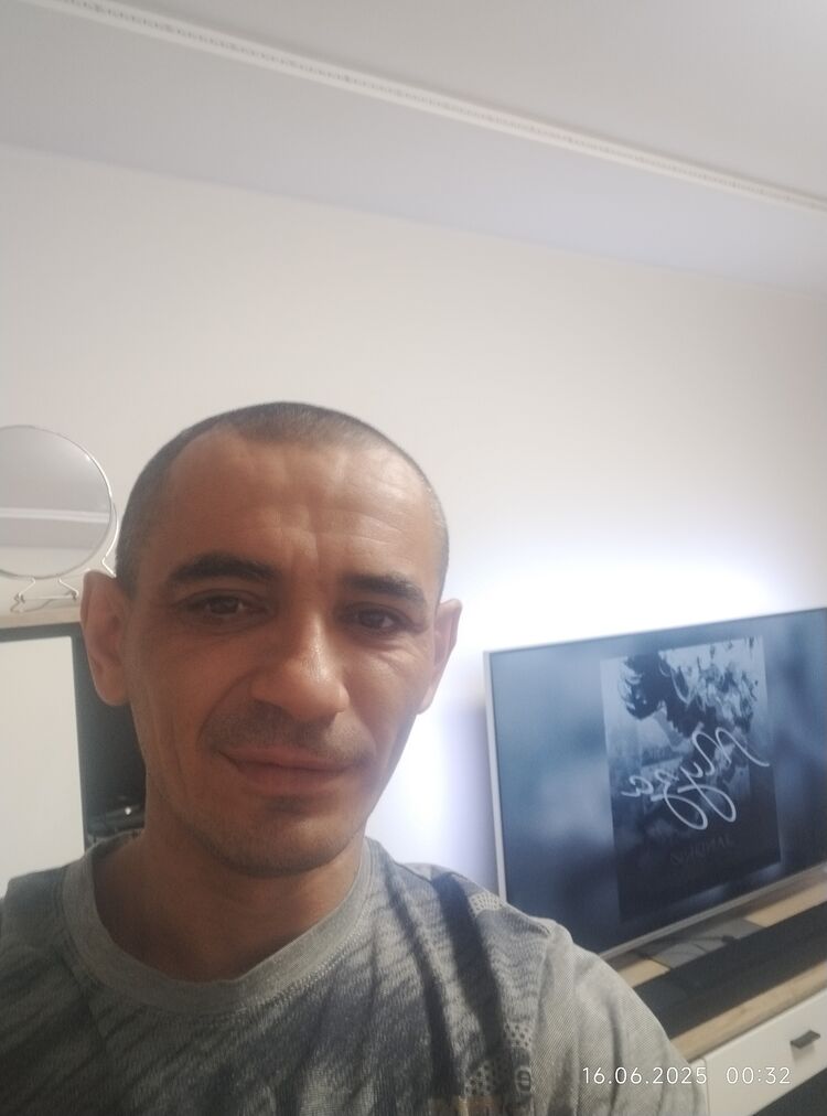  52129924  Vadym, 34 ,    