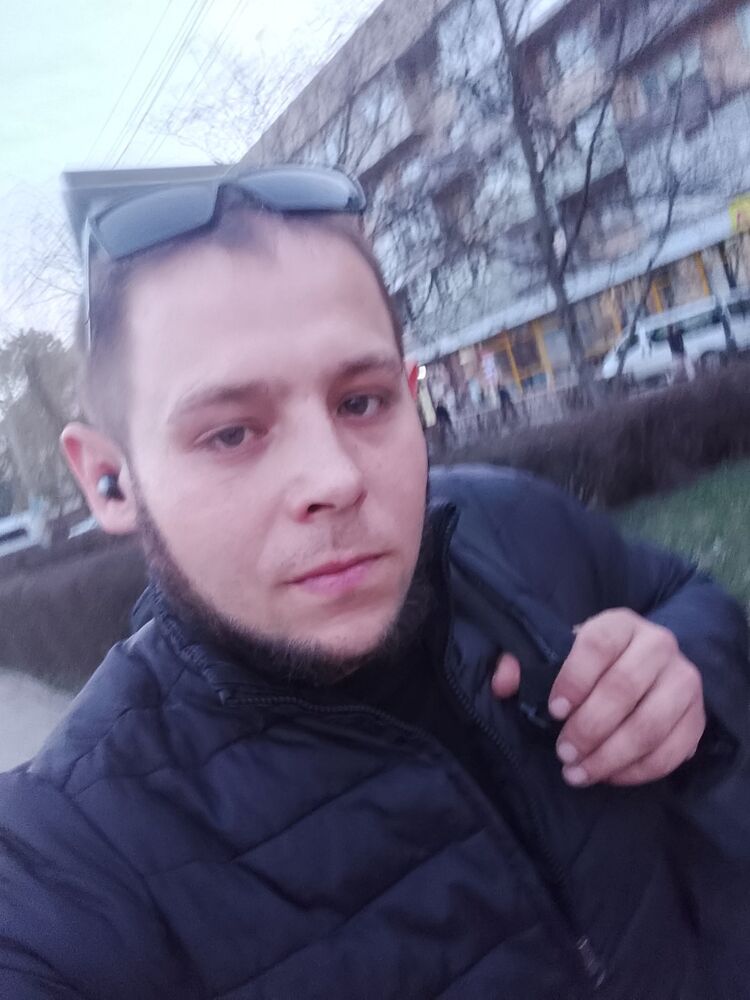  33482554  Erik, 29 ,    