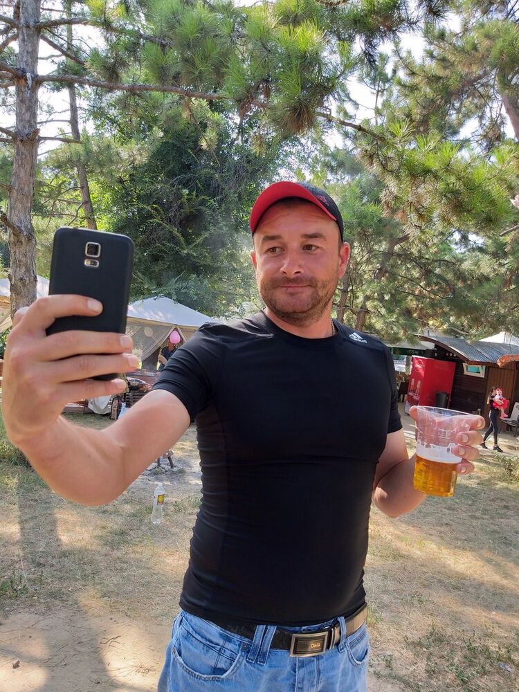  ,   Ruslan, 44 ,   ,   , c 