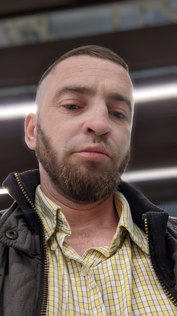  49272764  Andrew, 43 ,    