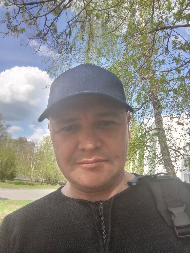  42827034  Ruslan, 44 ,     