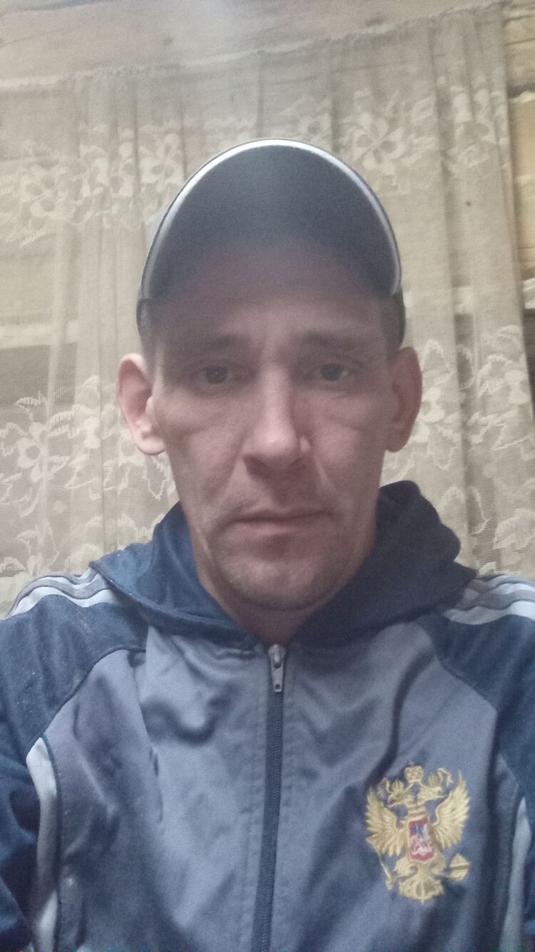  37180554  Yura, 42 ,     