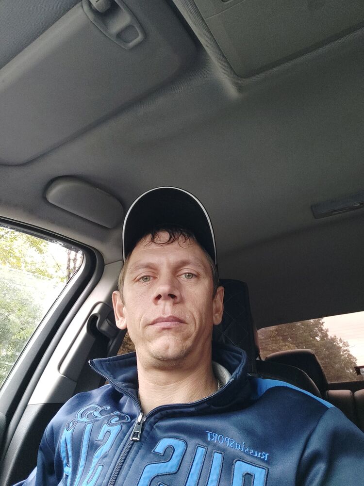  45989764  Viktor, 39 ,    