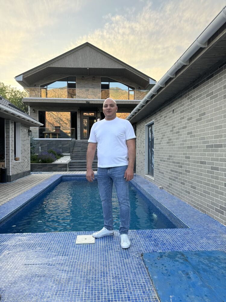  49370994  Rasim, 38 ,    