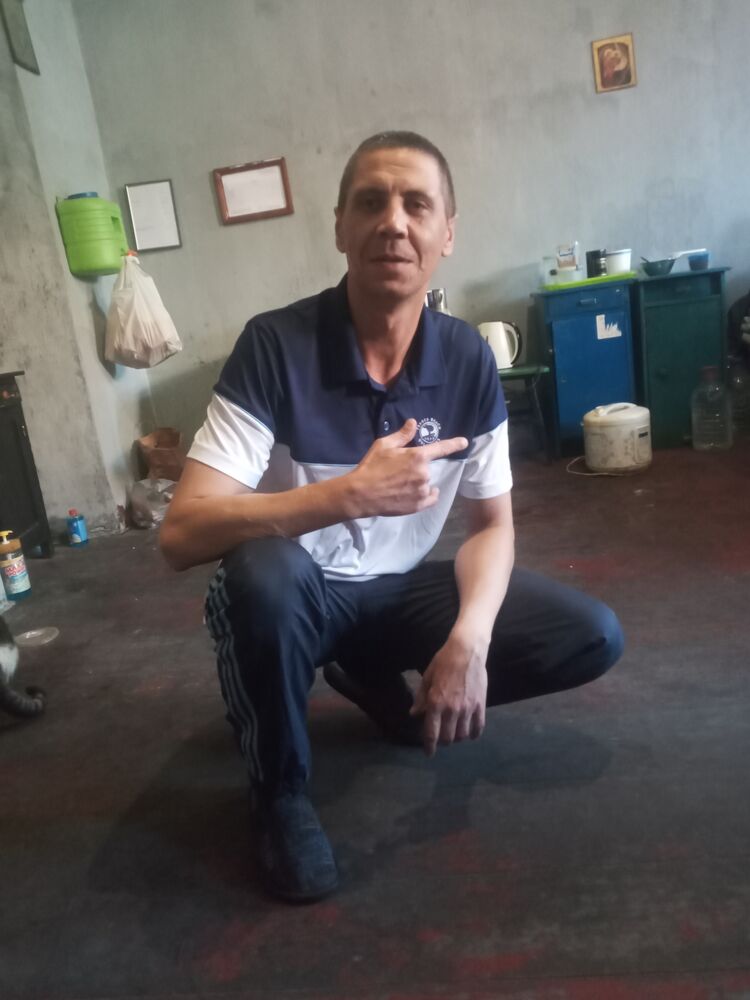  52190704  Denis, 40 ,    