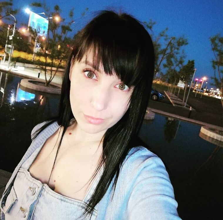  ,   Anastasia, 34 ,  