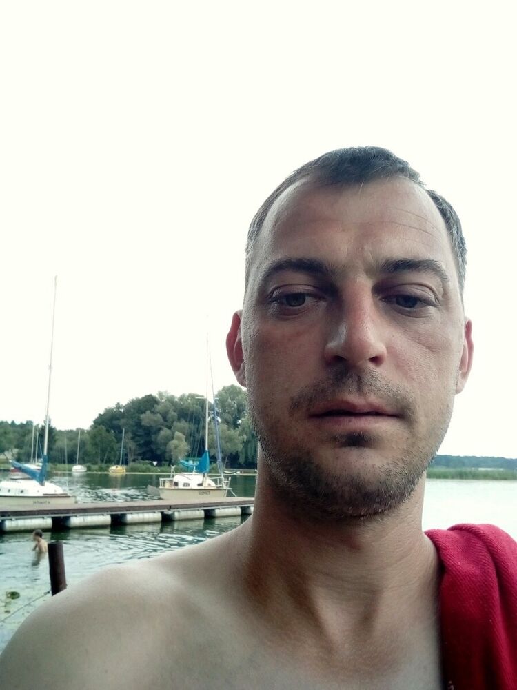  22455794  Alex, 41 ,    