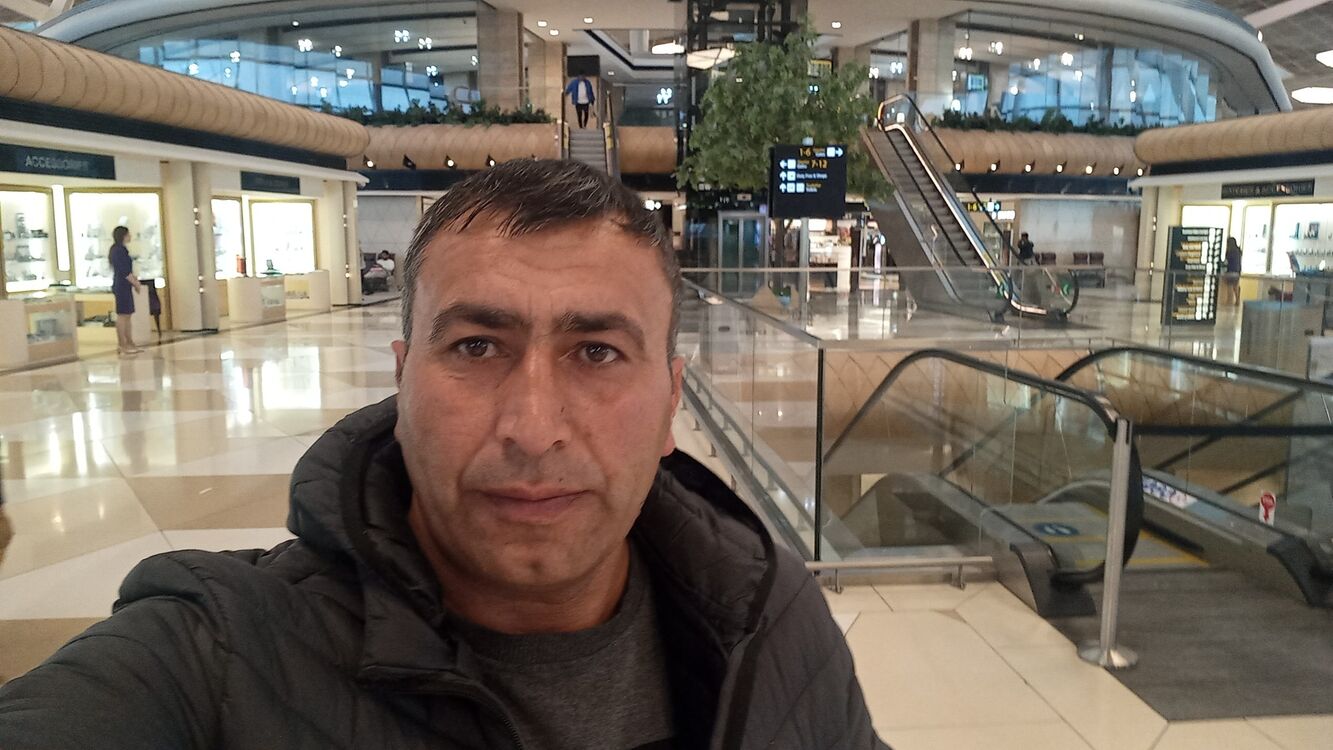  43129694  Ramin, 43 ,    