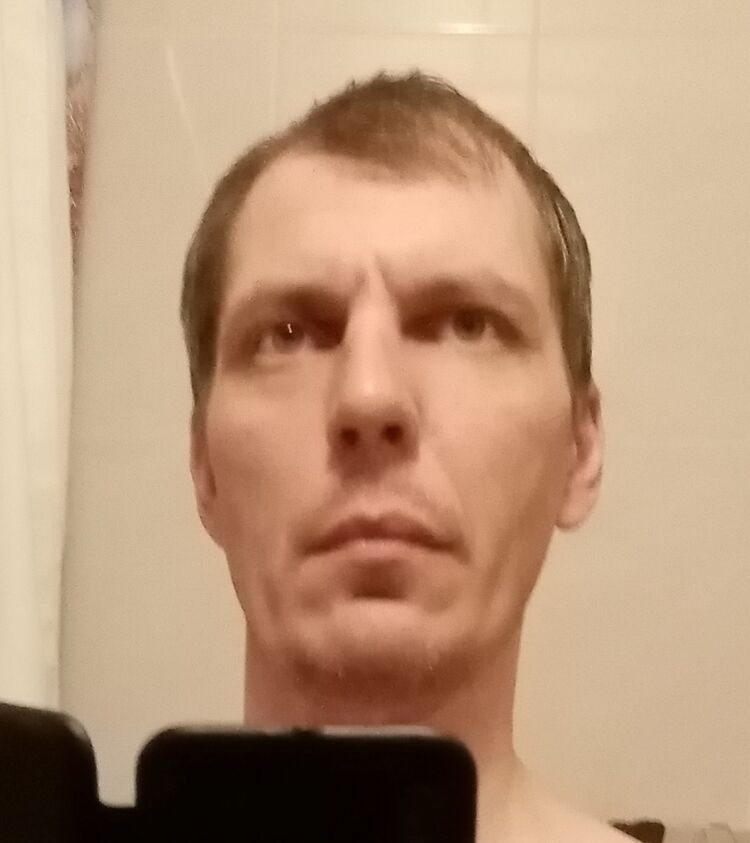  19356454  Alex, 42 ,    