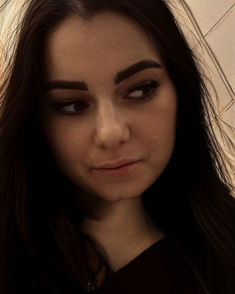  ,   Viktoria, 26 ,   