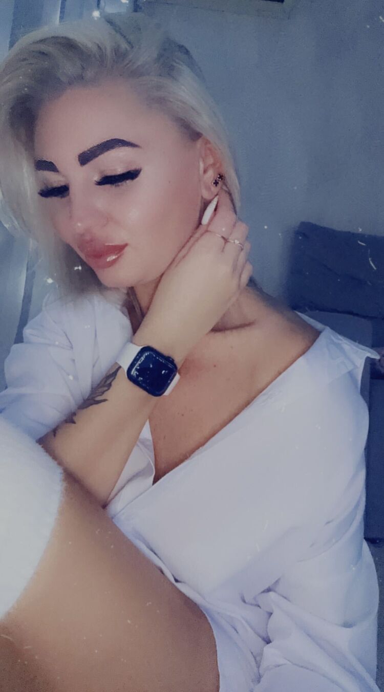  48572624  Elena, 39 ,    