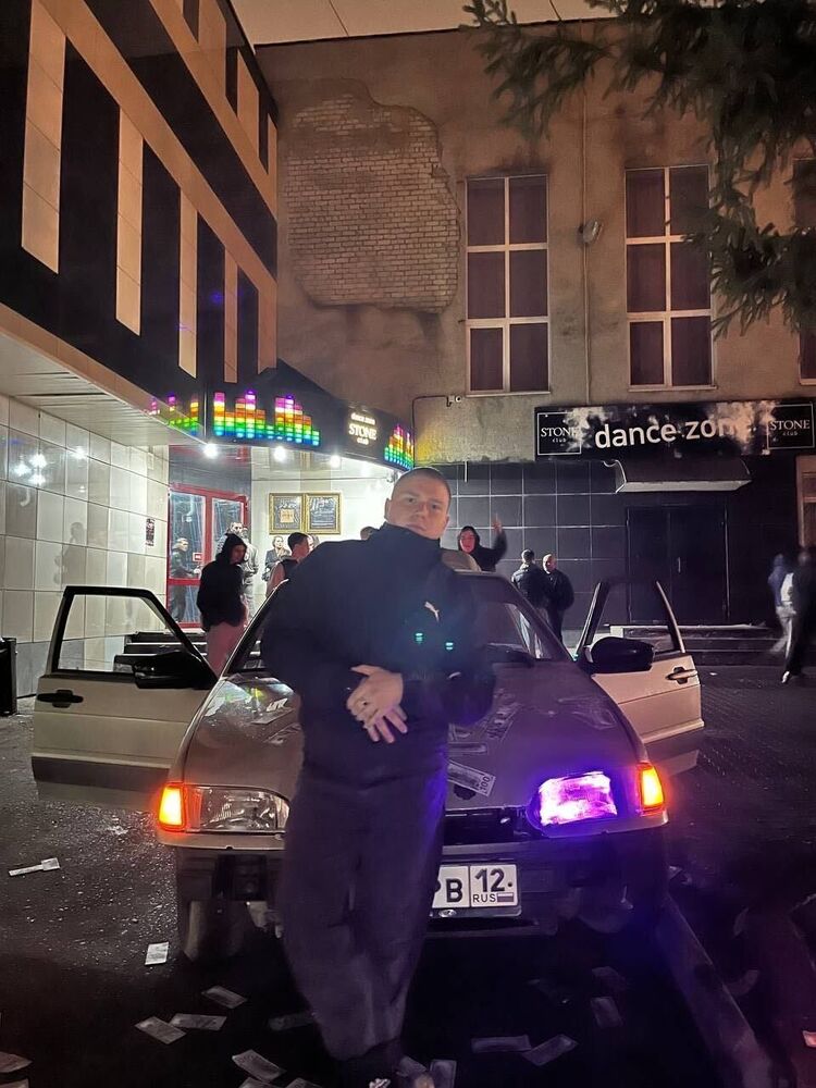  52116294  , 19 ,    -