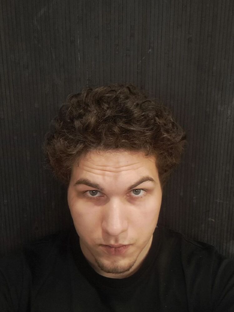  33969654  Roman, 21 ,    