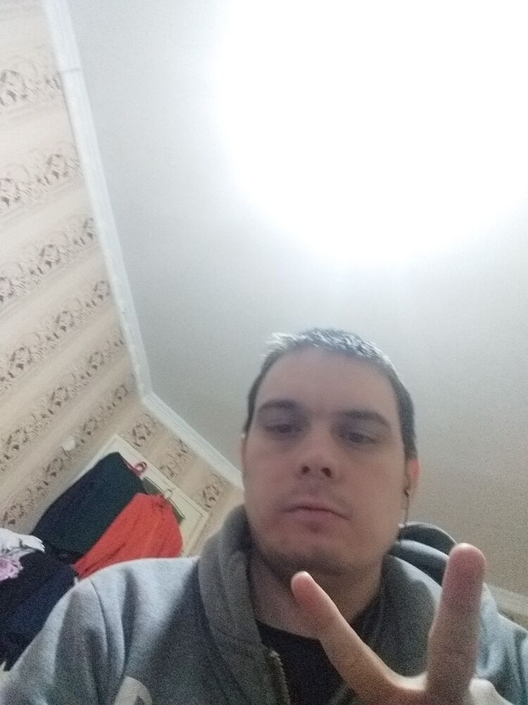  48319704  Artur, 29 ,    