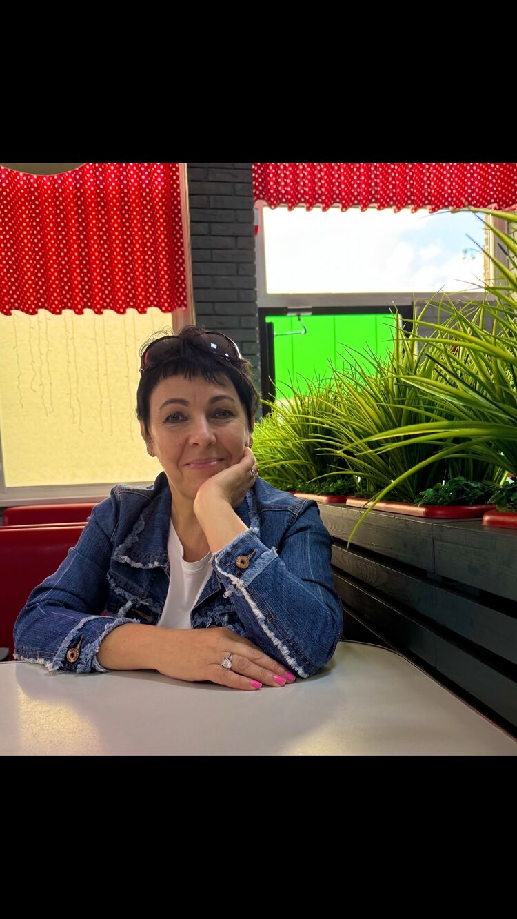  54704734  Elena, 57 ,    