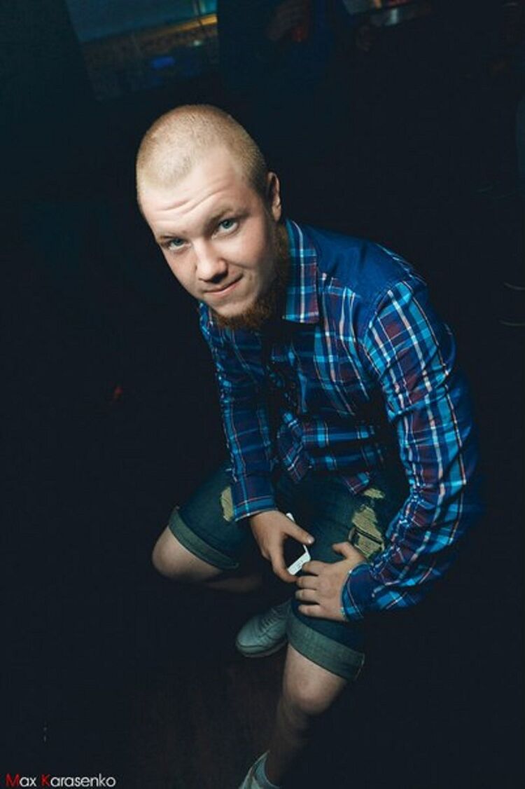  7052464  Aleksey, 31 ,    