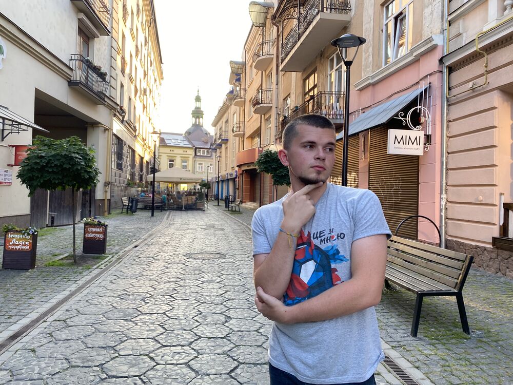  ,   Oleksandr, 23 ,   ,   