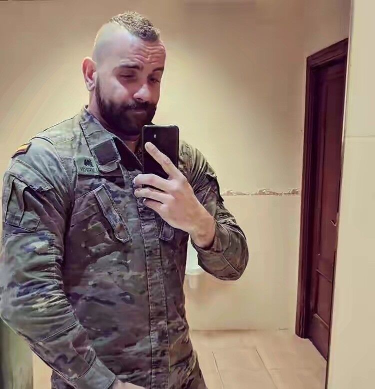  18223674  Harrymoore, 57 ,    