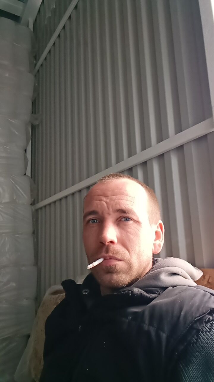  42733474  , 37 ,    