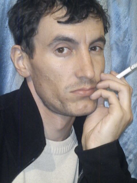  4952424  Denis, 46 ,    