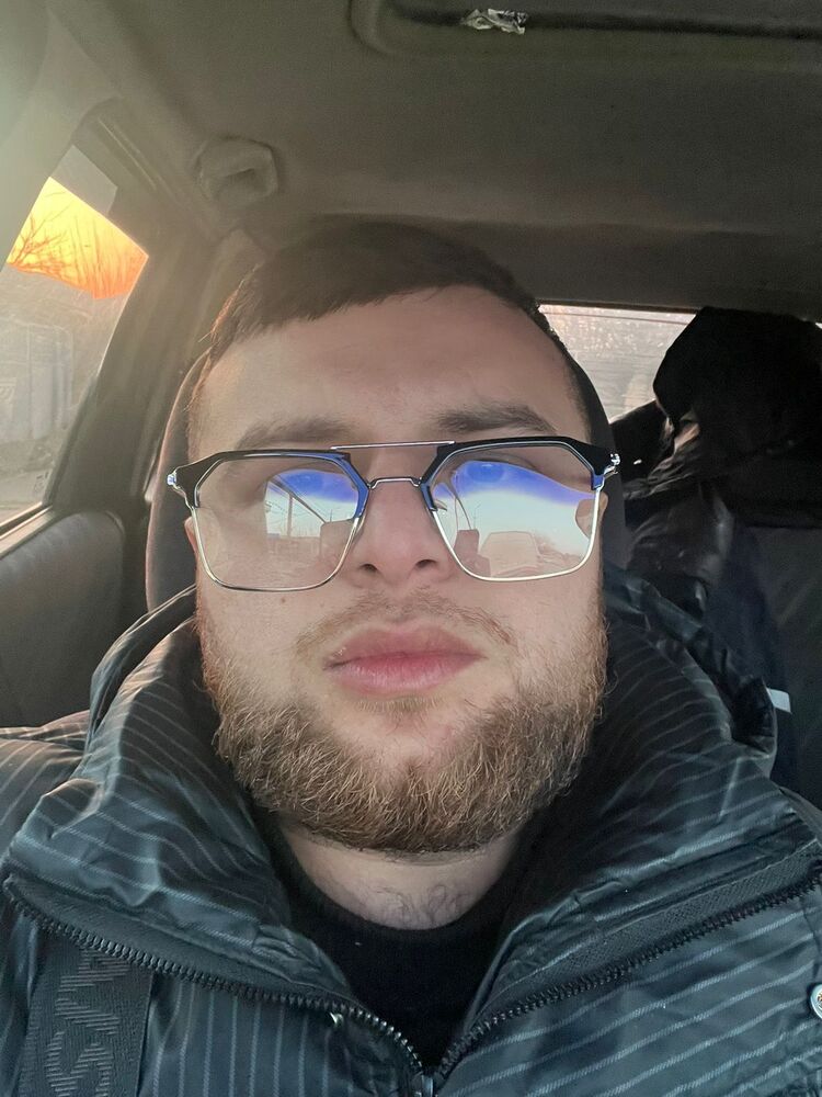  52853854  Ismail, 27 ,    Praha