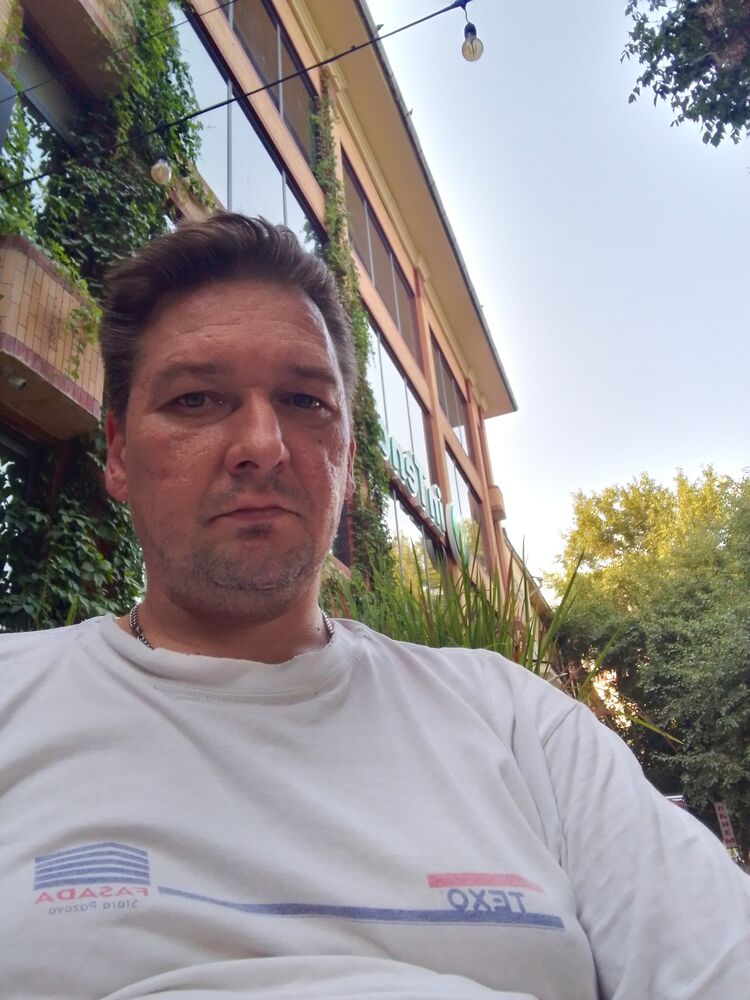  52752794  Mladen, 39 ,    