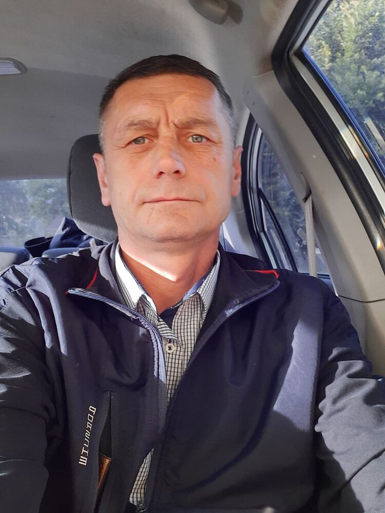  39878524  Viktor, 47 ,    