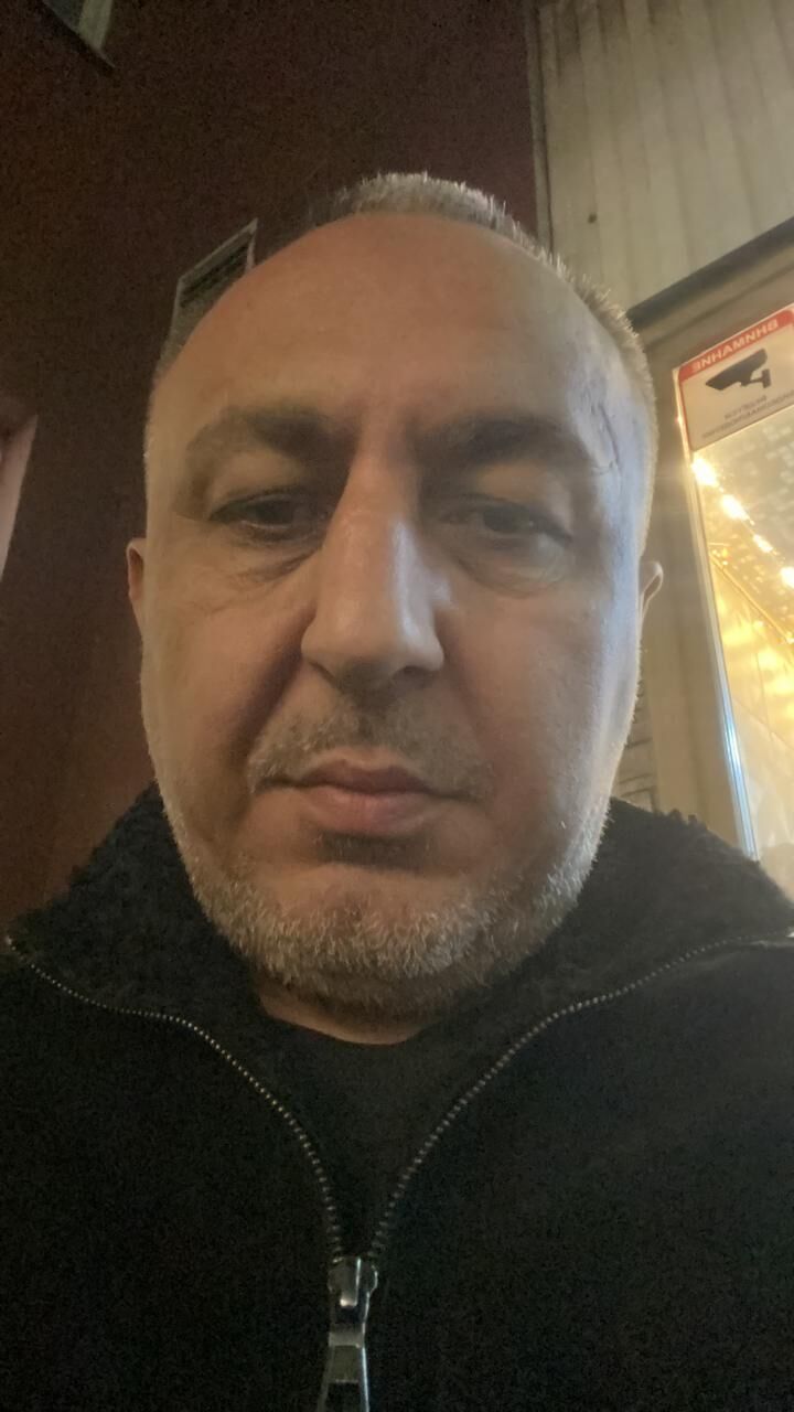  54732334  David, 43 ,    