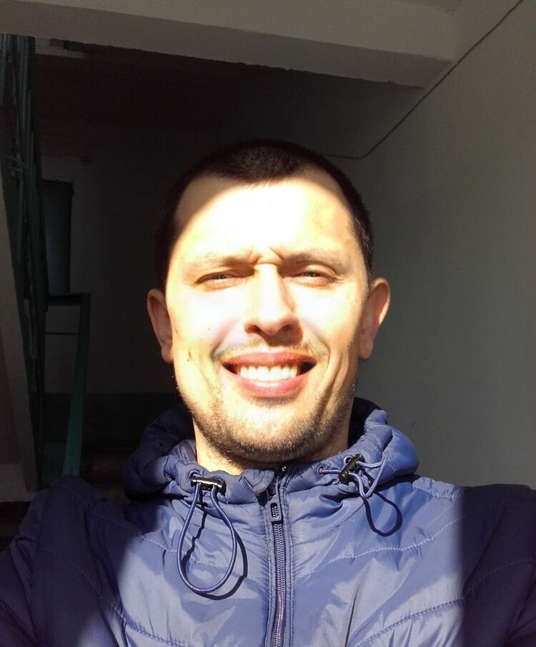  53636144  Ingvar, 42 ,    