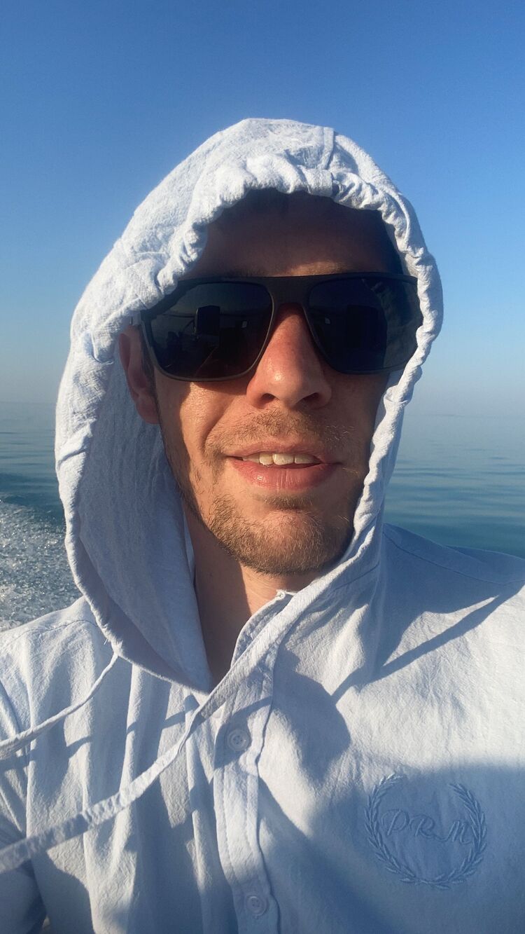  54741534  Anton, 37 ,    