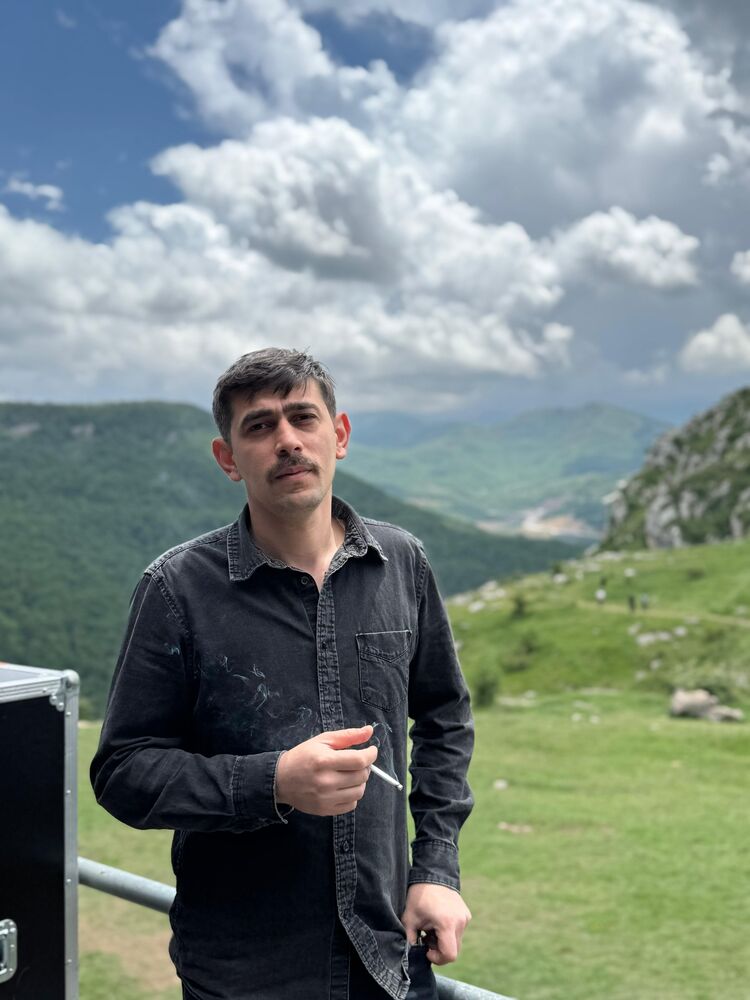  ,   Vako, 34 ,   ,   